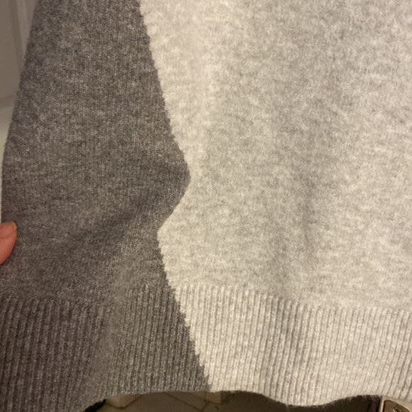 Express turtleneck style soft sweater - Picture 3 of 4